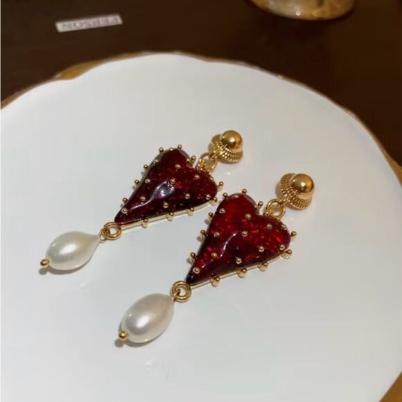 ♥️ Elegant Red Heart Dangle Earrings with Pearl Drop ♥️ - Picture 6 of 6